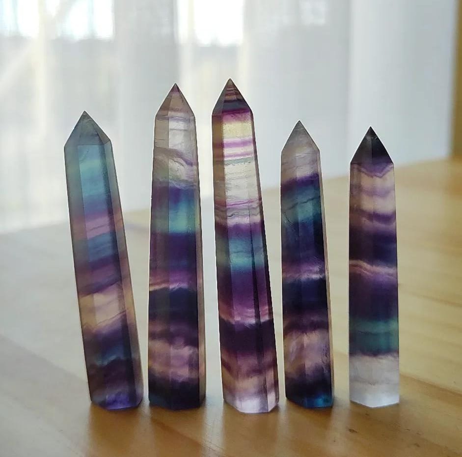 Obelisco de fluorita arcoiris